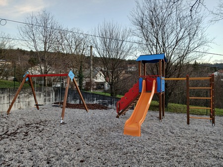 Obnovljeno otroško igrišče na Kalu 