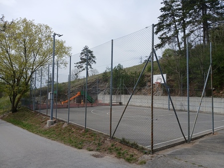 Nova zaščitna ograja na košarkarskem igrišču v Hrastju