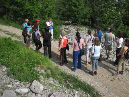 Arheološki sprehod. Slika je simbolna. 