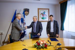 podpis-pogodbe-zavijalni-pas-selce-13