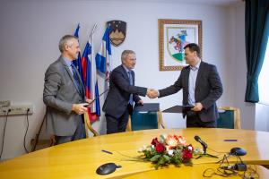 podpis-pogodbe-zavijalni-pas-selce-15