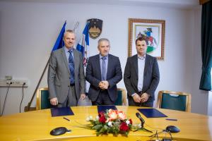 podpis-pogodbe-zavijalni-pas-selce-16