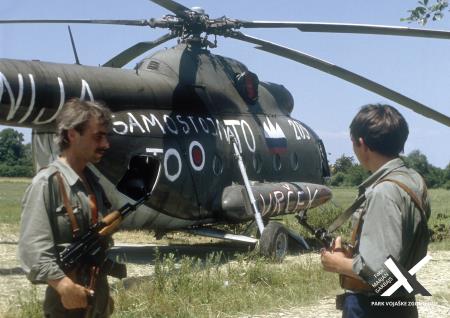 Helikopter Mi-8 »Vrček« v rokah slovenske teritorialne obrambe (avtor Marjan Garbajs, hrani Park vojaške zgodovine)