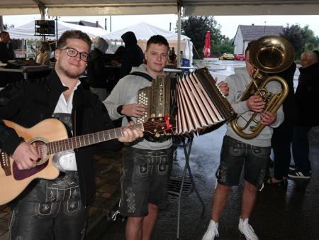 Pivka_muzikaši