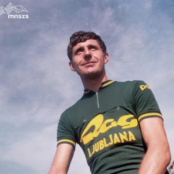 Profil Rudija Valenčiča v kolesarskem dresu kolesarskega kluba Rog Ljubljana pred odhodom na olimpijske igre v Mehiko, Ljubljana, 1968. Foto: Edi Šelhaus, hrani Muzej novejše in sodobne zgodovine Slovenije