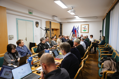 251218-21-obcinska-seja-pivka-02