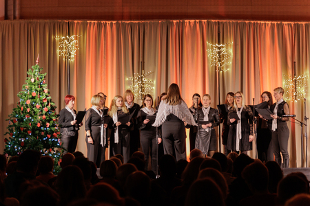 251227-silvestrski-poljub-smihelske-doline-foto-blaz-lencek-043