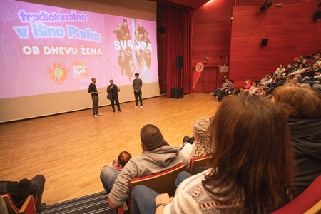 Radio_94-8_marec_v_kinu-11