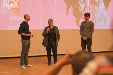 Radio_94-8_marec_v_kinu-12