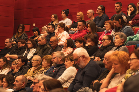 Radio_94-8_marec_v_kinu-14