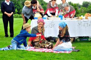 36513669_118243725752628_5619380496774463488_o